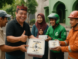Cak YeBe Shares Eid al-Adha Spirit with 4,000 Meat Packages for Various Communities in Surabaya Cak YeBe Shares Eid al-Adha Spirit with 4,000 Meat Packages for Various Communities in Surabaya