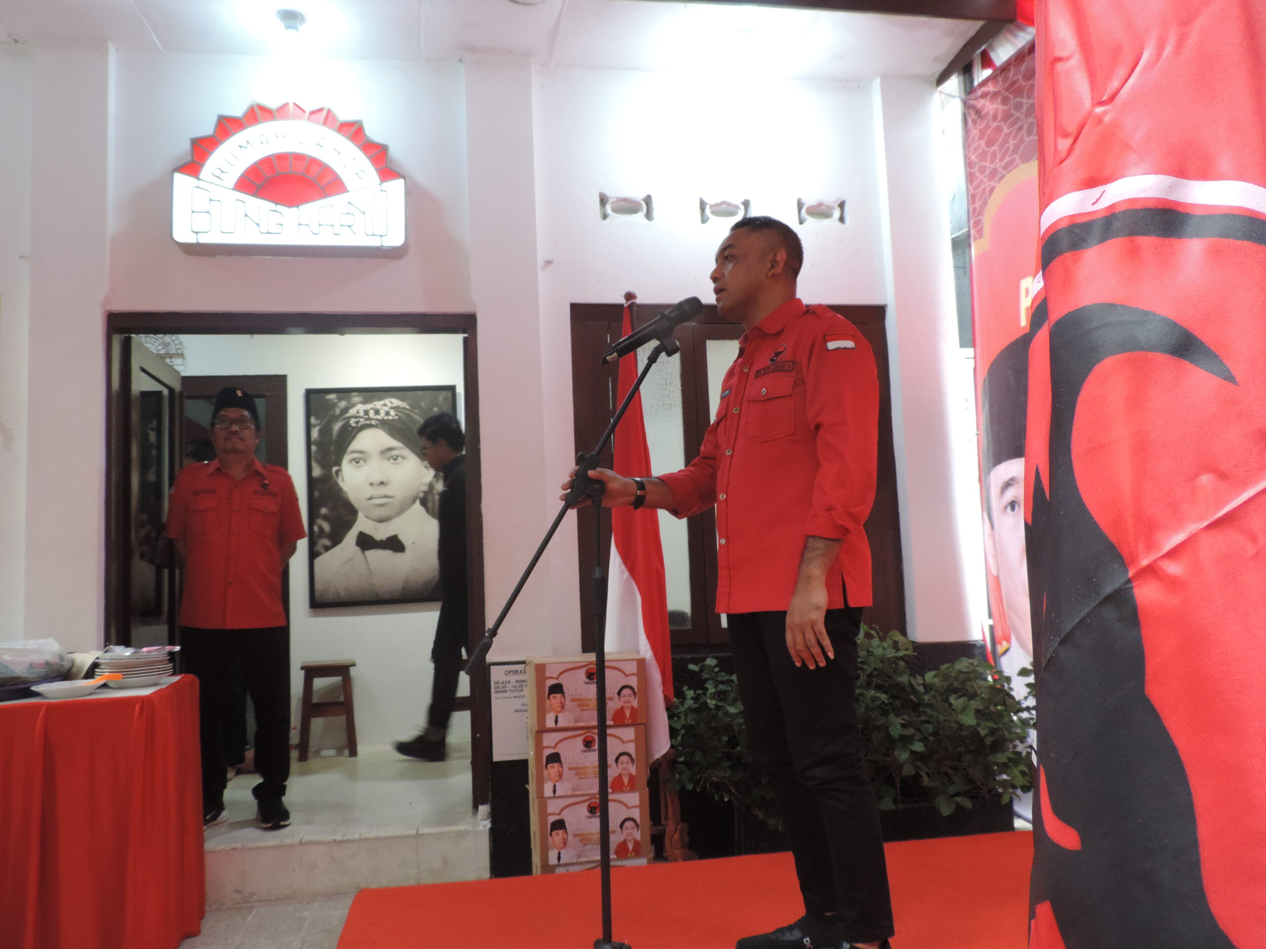 Humanitarian Politics in the Proclamator’s Village: Surabaya PDI Perjuangan Distributes Food Aid