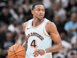 Spurs top Thunder, eight-game winning streak