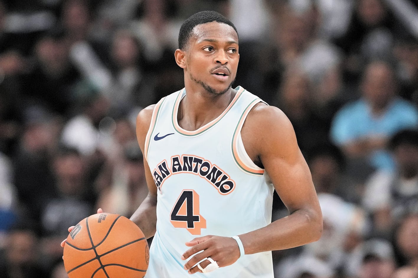 Spurs top Thunder, eight-game winning streak